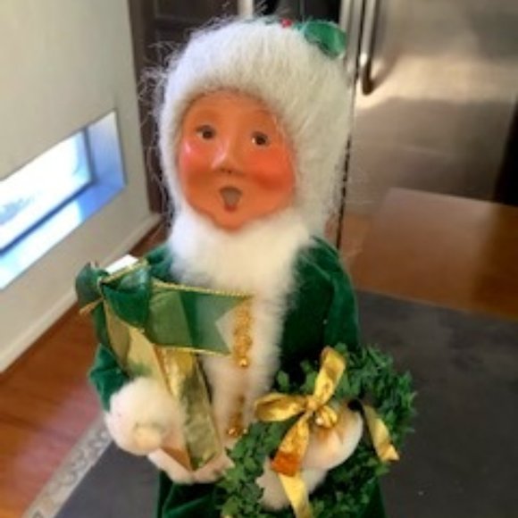 Byer's Choice Caroler- Christmas